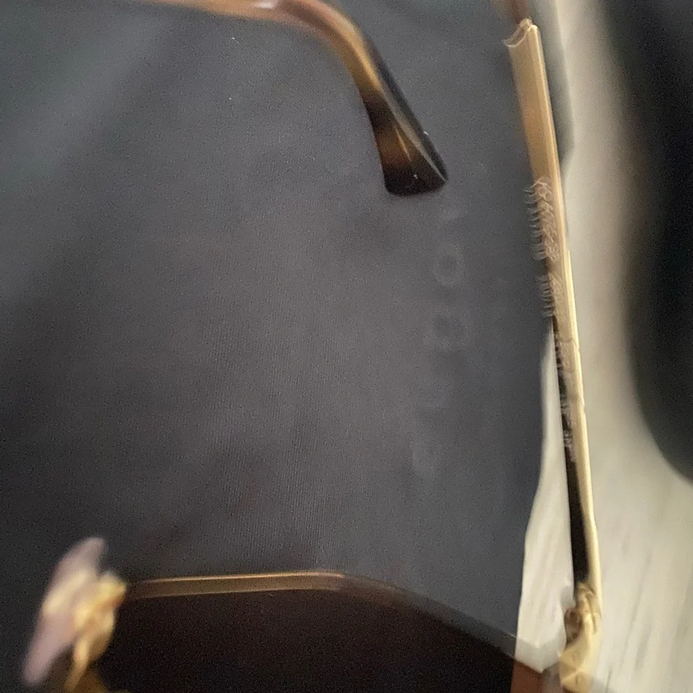 Adorable square frame Vogue sunglasses! - Picture 3 of 6